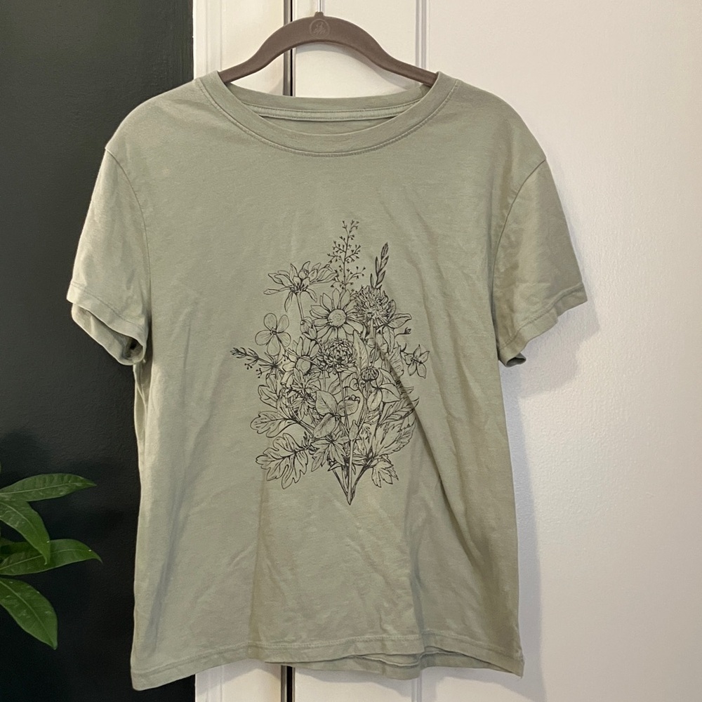 Floral Graphic T-Shirt in Sage Green, Women's Size Medium